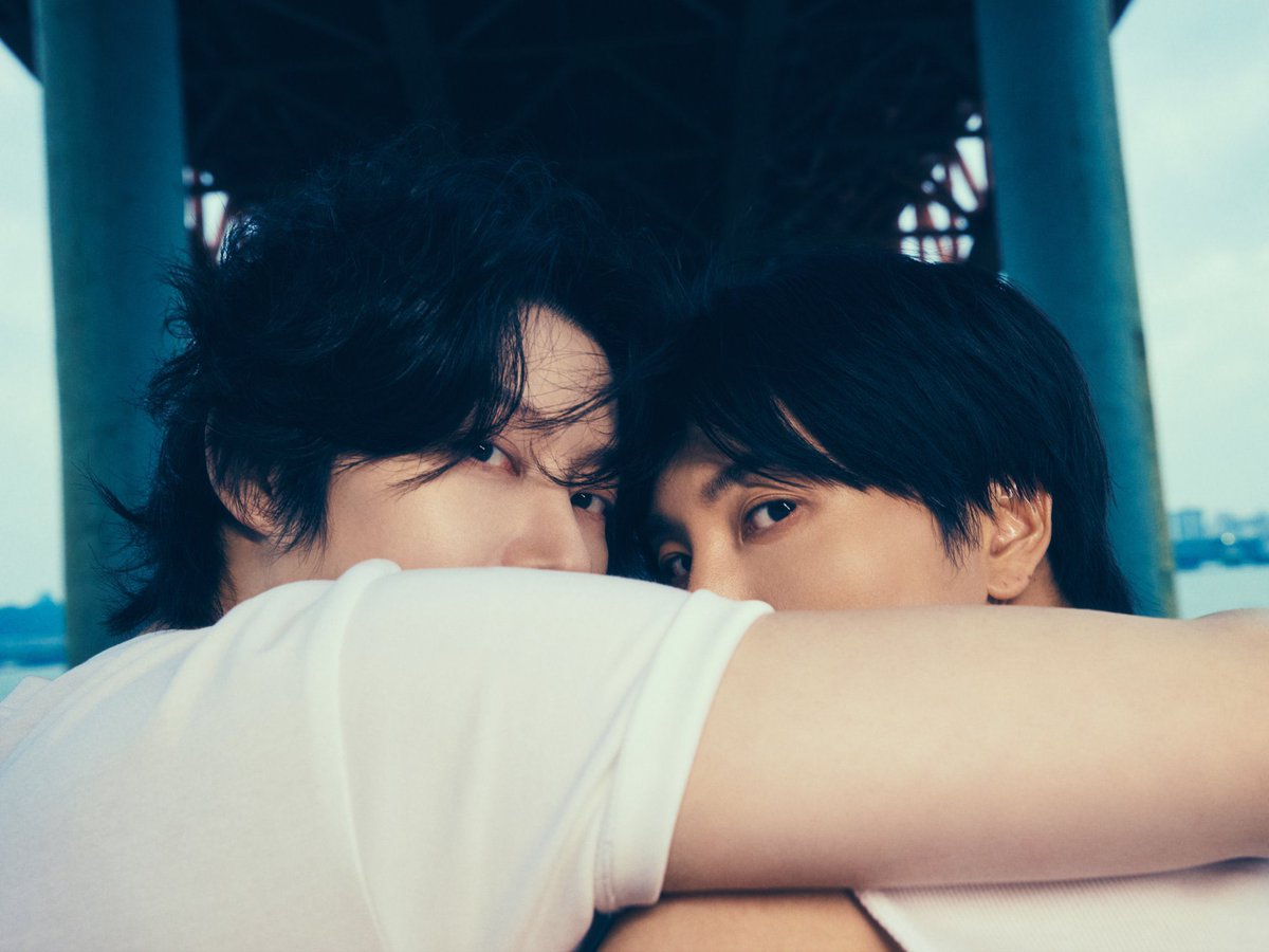83zline's tweet photo. all of these photos having the throughline of heechul as the imposing and protective figure that you need to get through to reach leeteuk is making me feel dizzy https://t.co/EXSSGOZXdt