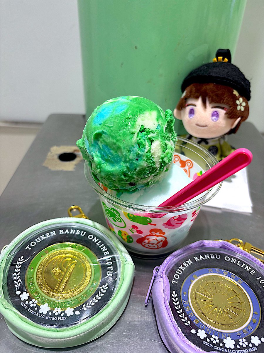 Ririn_hamutter's tweet photo. ギリ滑り込みで今年も短冊にお願い事書いて笹にくくりつけてきた🎋

サーティワンでどう森アイスとダイキュリーアイスを食べて、今回の京都&amp;大阪 七夕刀剣巡りは〆🍨
ラムネやライムの清涼感あるアイスはｵﾃﾞ好みや～🫧

七夕らしい一日を満喫できた🌌
曇ってたけど蝉鳴いてたしもう真夏🥵☀️ https://t.co/NIpJByYKNs