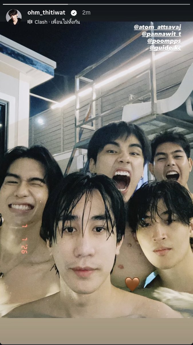 ohmmy_universe's tweet photo. Gang having fun by the pool 😆

#OhmThitiwat #โอห์มไง https://t.co/rxdYoefX5K