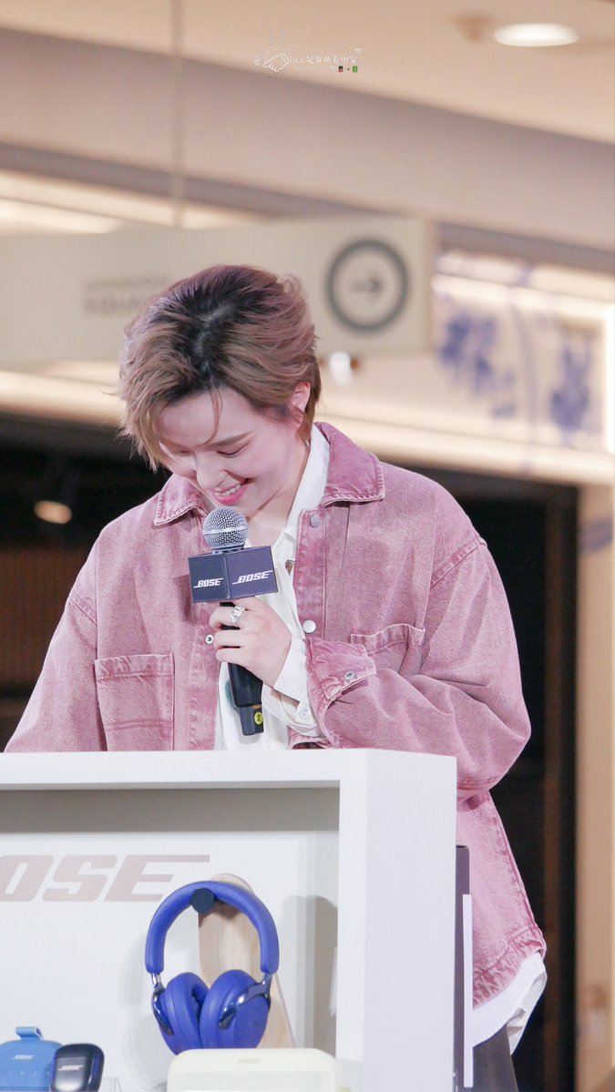 pengjiiiii_e's tweet photo. อยากเป็นกล่องเล่นเกมว่ะ จะได้มีนียิ้มหวานให้

#BosexSunnee
#BoseCentralWorld #SoundIsPower #BoseFlagshipStore https://t.co/IP0uYSVOSg