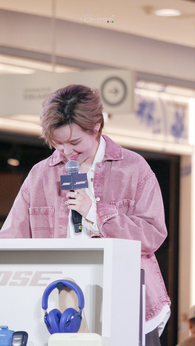 pengjiiiii_e's tweet photo. อยากเป็นกล่องเล่นเกมว่ะ จะได้มีนียิ้มหวานให้

#BosexSunnee
#BoseCentralWorld #SoundIsPower #BoseFlagshipStore https://t.co/IP0uYSVOSg