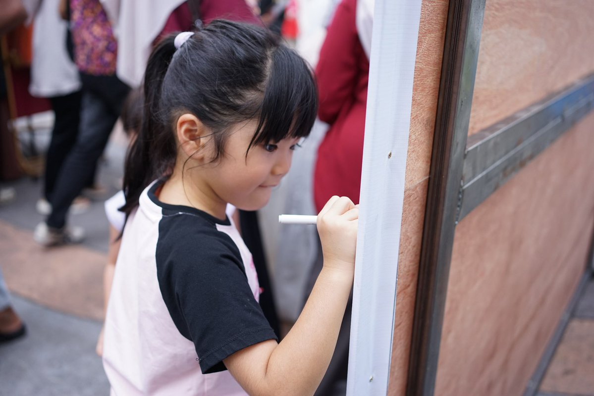 InspireIpoh's tweet photo. Satu coretan. Satu harapan. Suara untuk Malaysia. 

Setiap coretan di Papan Harapan Untuk Malaysia membawa impian, doa dan harapan untuk masa depan negara yang lebih baik.

Terima kasih kepada semua yang sudi meninggalkan suara anda melalui Suara Merdeka. https://t.co/pdl1Ub5T2A