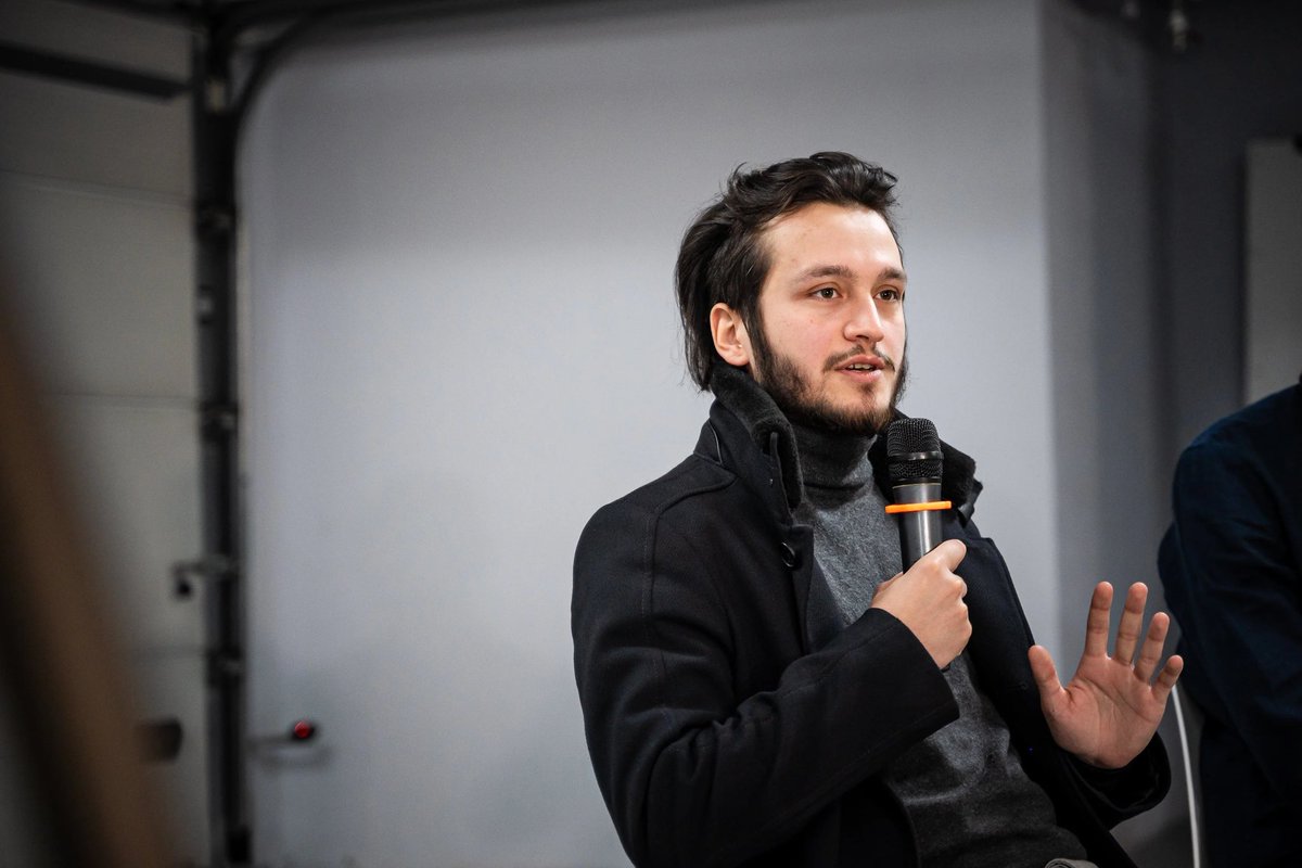 grntmedia's tweet photo. ДБР провело обшук у Олексія Бабенка — співвласника «Бабеля» та власника компанії-виробника дронів Vyriy Industries.

За інформацією «Бабеля», Бабенка підозрюють у завищенні цін на дрони та фіктивних договорах. У нього знайшли $3500 і вилучили всю інформацію з телефона.

1/2 https://t.co/i7HuliL3Vr