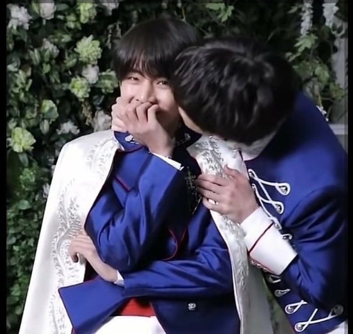 taekoonism's tweet photo. malu malu jadiny di pipi https://t.co/eOhnf8eCuo