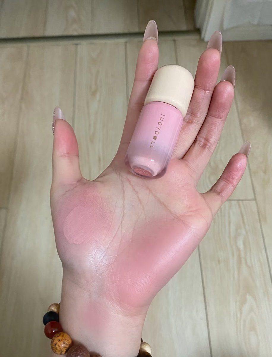 jacfkpot's tweet photo. NAKSIR BANGET SAMA BLUSH ON INI... shade nya cantik semua, bikin makeup langsung keliatan fresh 🥹💗 https://t.co/llQZOjdg25