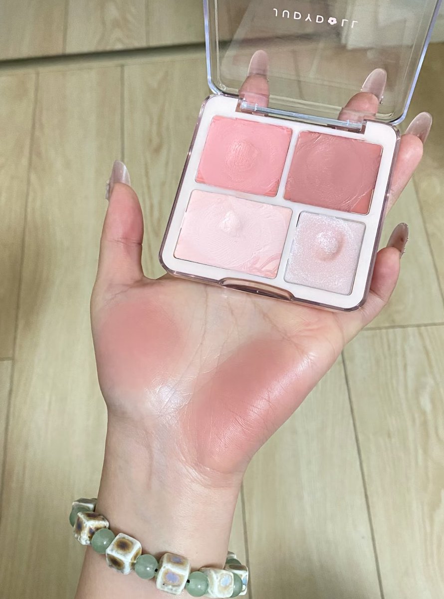 jacfkpot's tweet photo. NAKSIR BANGET SAMA BLUSH ON INI... shade nya cantik semua, bikin makeup langsung keliatan fresh 🥹💗 https://t.co/llQZOjdg25