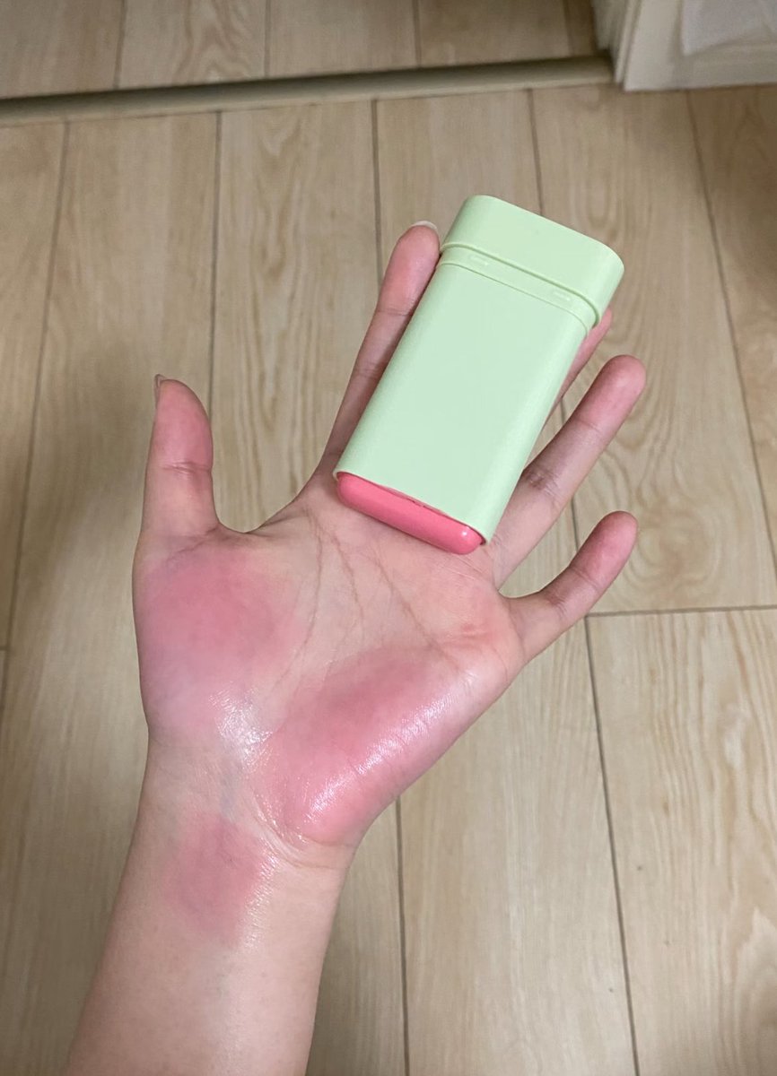 jacfkpot's tweet photo. NAKSIR BANGET SAMA BLUSH ON INI... shade nya cantik semua, bikin makeup langsung keliatan fresh 🥹💗 https://t.co/llQZOjdg25