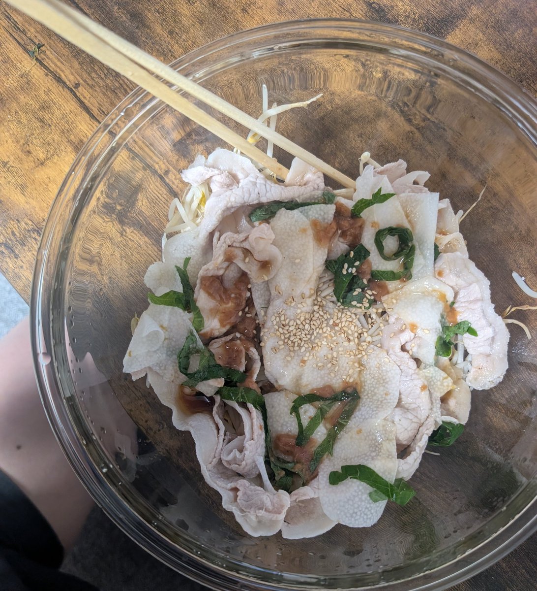 aki00034's tweet photo. 最近米食べんようにしてる
レンチン最強 https://t.co/OAUyITzHdW