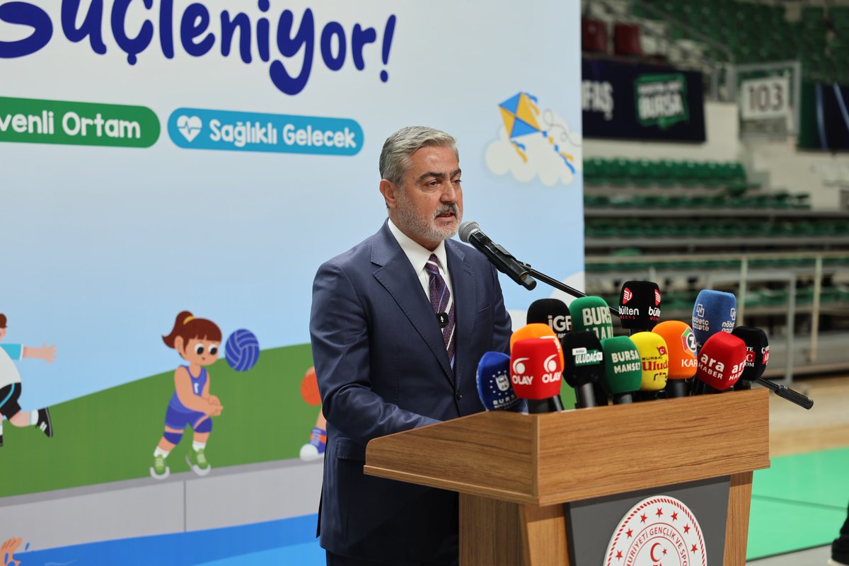 GSB_Bursa's tweet photo. 2026 GSB Spor Okulları Açılış Töreni’ni gerçekleştirdik. 

Yaz dönemi boyunca 17 ilçemizde 45 farklı branşta ücretsiz spor eğitimleriyle daha fazla çocuğumuza ulaşacak, yetenekli sporcularımızı keşfederek kulüplerimize ve Türk sporuna kazandıracağız. https://t.co/0155wem00z
