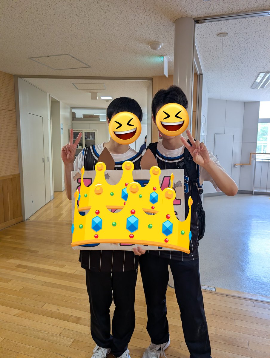 hata385's tweet photo. 長男、高校で初の学校祭。前日は各クラスで作成した行灯行列✨️楽しそうで何より😎今日は打ち上げでみんなで牛角だとさ🥩青春だなっ！ https://t.co/oY5WSpdNDm