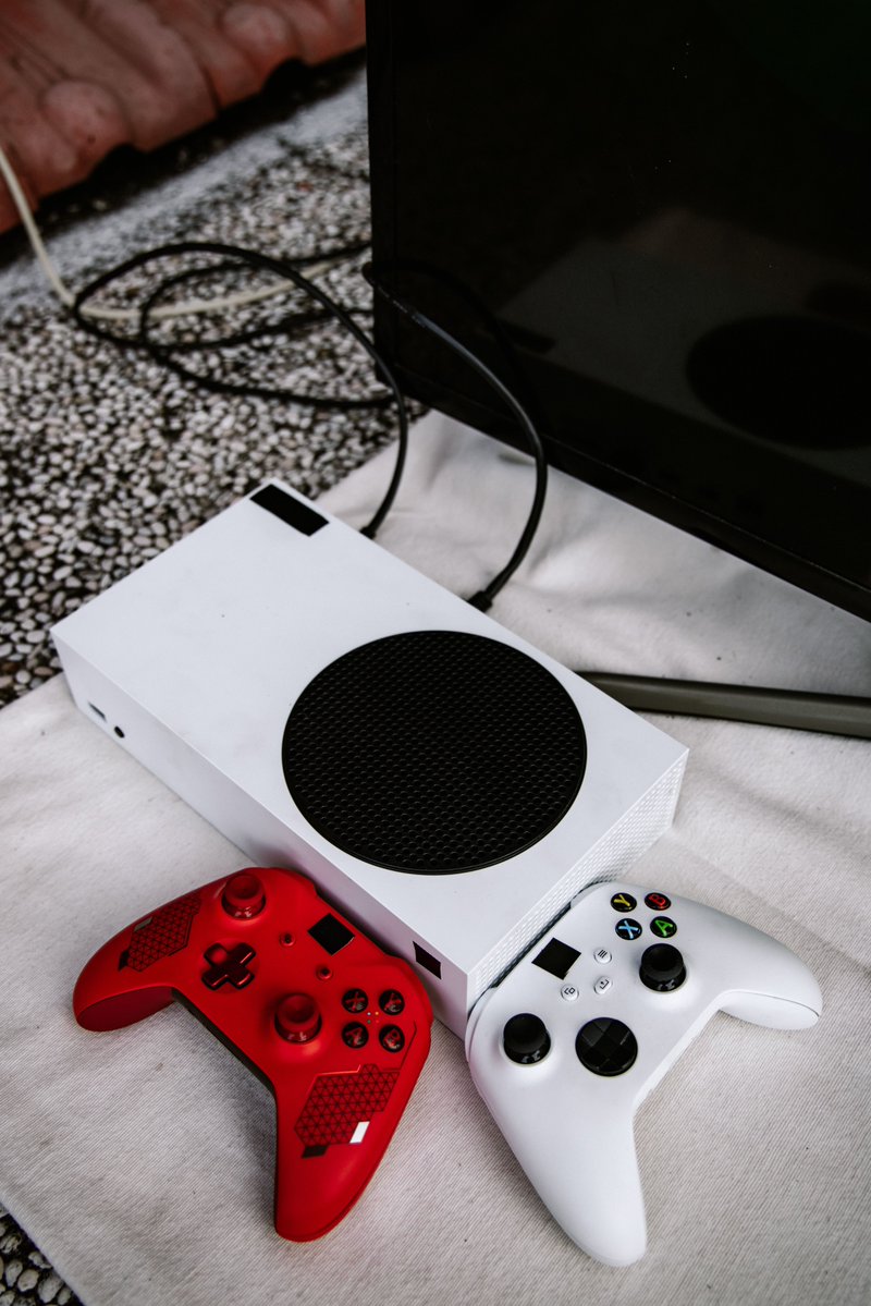 CapricornFM's tweet photo. #TechFocus | With the prices of Xbox and PlayStation consoles continuing to increase, would you still invest in one or would you rather switch to PC or cloud gaming?

Share your thoughts with @DjComplexion on #CapricornDrive via WhatsApp: 079 899 6226. https://t.co/kZlsFIAabT