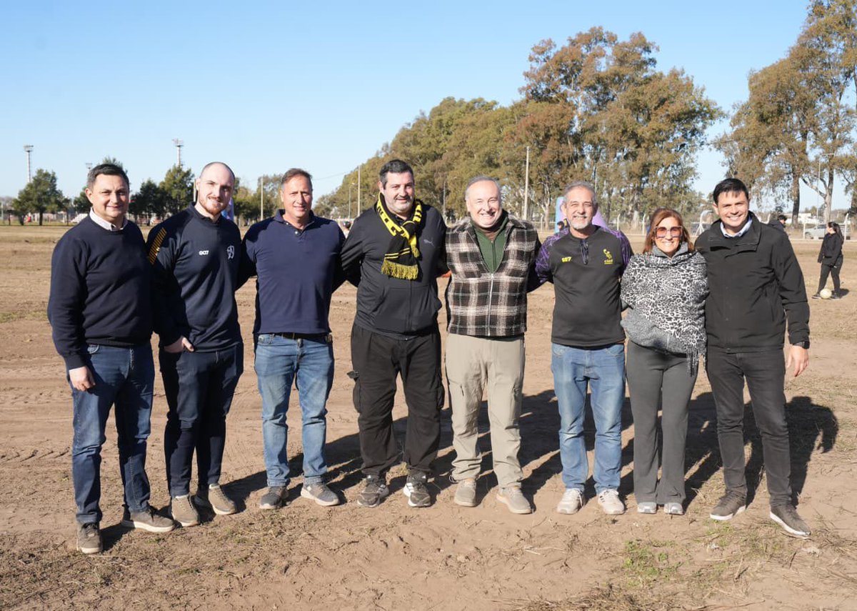 juanpinglese's tweet photo. Ayer acompañamos al intendente Eduardo Accastello en la inauguración del nuevo polo deportivo de barrio Las Acacias, un espacio que transforma un antiguo basural en 5 hectáreas destinadas al deporte, la inclusión y el encuentro comunitario. https://t.co/cva2Ek9quB