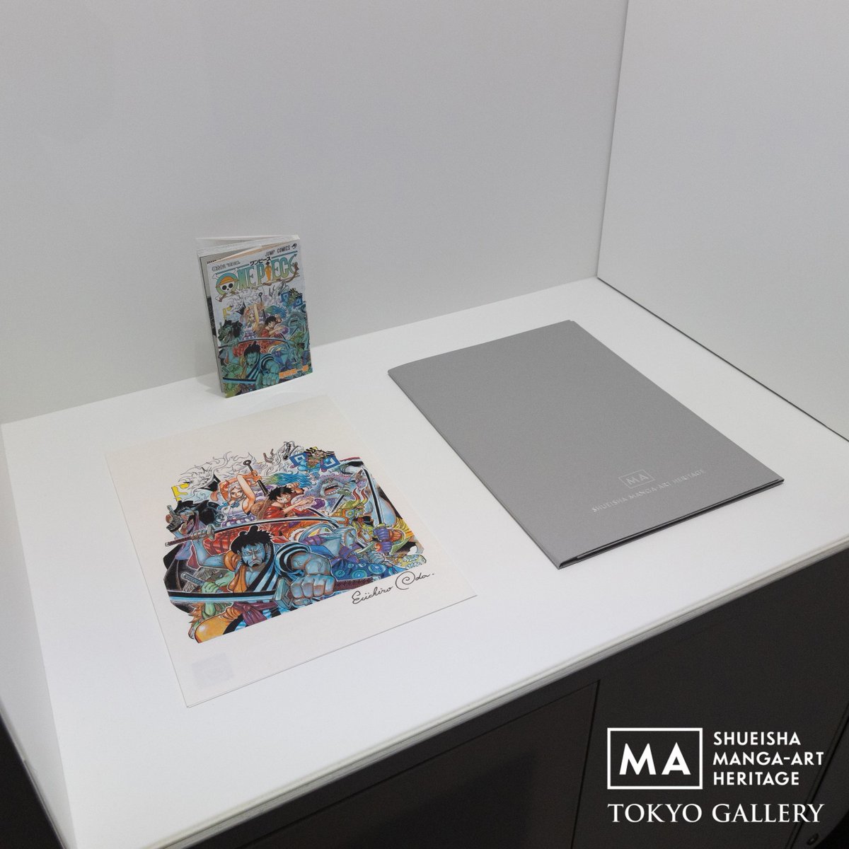MangaartJ's tweet photo. 明日より、尾田栄一郎「ONE PIECE / The Scroll 弍」（東京） が集英社マンガアートヘリテージ トーキョーギャラリー でスタートします。

詳しくは、公式サイトのエキシビションページをご覧ください。
https://t.co/PqmWkC709E 

会場：集英社マンガアート ヘリテージ トーキョー ギャラリー（麻布台ヒルズ）
会期：2026年７月８日（水）〜 11月29日（日）
火 / 水 / 木 11:00－18:00
金 / 土 / 日 / 祝 11:00－19:00
定休日：Instagramのプロフィール固定カレンダーをご覧ください
ラウンジ予約：11:00–20:00　公式サイトのSMAHギャラリーページからご予約ください。

Starting tomorrow, Eiichiro Oda’s ONE PIECE / The Scroll II (Tokyo) will open at the Shueisha Manga-Art Heritage Tokyo Gallery.
For more details, please visit the following exhibition page on the official website.
https://t.co/1UOD3n13L6 

Venue: Shueisha Manga-Art Heritage Tokyo Gallery (Azabudai Hills)
Dates: Wednesday, July 8, 2026 – Sunday, November 29, 2026
Tue / Wed / Thu: 11:00 a.m.–6:00 p.m.
Fri / Sat / Sun / Holidays: 11:00 a.m.–7:00 p.m.
Closed: Please check the pinned calendar on our Instagram profile.
Lounge Reservations: 11:00–20:00. Please make reservations via the SMAH Gallery page on our official website. 

#尾田栄一郎
#ONEPIECE
#mangaart
#ShueishaMangaArtHeritage
#集英社マンガアートヘリテージトーキョーギャラリー