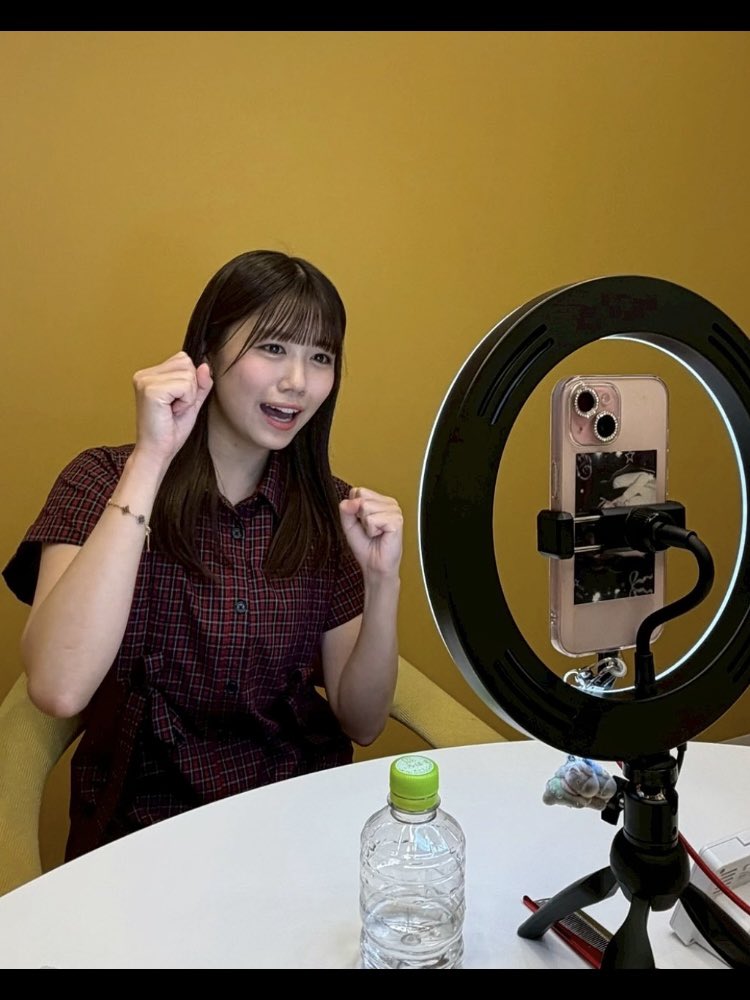 ss_keyaki's tweet photo. これは唯衣ちゃんのスマホということでいいのでしょうか？？？
インドでしょうか？？？（インドではないです）
#タケマネ 
#時代はいのちゅけ 
#武元唯衣 https://t.co/9UDLleG9i0