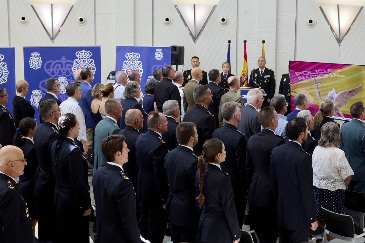Gironanoticies's tweet photo. Girona rinde un emotivo homenaje a  las víctimas del terrorismo de la Policía Nacional: “Su memoria es el  mejor legado para la democracia”  https://t.co/5MyPIpPjTk

La Subdelegación del Gobierno acoge un  solemne acto de reconocimiento a los 188 policías nacionales asesinados  por el terrorismo entre 1968 y 2015, con un recuerdo especial a Miguel  Ángel Blanco cuando se cumplen 29 años de su secuestro y asesinato por  ETA #Girona @policia  @ParramonPere