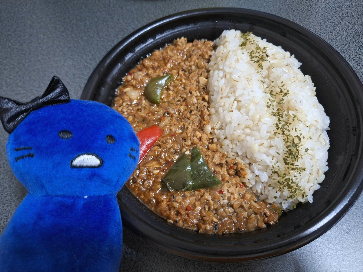hihei_man's tweet photo. @utu072 ファミマのオイスターガパオライスガチで美味いです！！
関東限定だけど https://t.co/cHTwwpe8hp