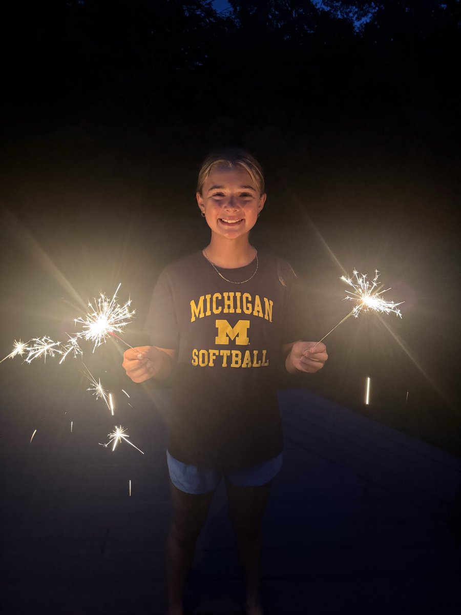 RDuPlessis2033's tweet photo. Great 4th 🇺🇸 weekend playing in my hometown. My team finished 🥉in the @d1fastpitch1 Firecracker event playing 🆙. 👏🏻 Thankful for my coaches &amp; trainers pushing me this Spring! 🏋🏼‍♀️🏃🏼‍♀️💪🏻

⭐️ 16 AB | .500 BA | .529 OBP | 1.154 OPS
⭐️ 8 Hits, 7 Sin, 1 Trip. | 8 QAB

#goldblooded #D1 https://t.co/3Jk4P7gslP