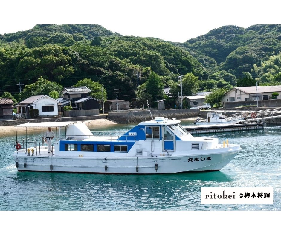 ritokei's tweet photo. 「もし、大好きなあの島へ行く船がなくなったら？」

日本にある417の有人離島に繋がる船や飛行機、橋は、島民の生活だけでなく島外からの観光やビジネスに欠かせない存在。しかし、各地で減便・廃止が進んでいます。

『季刊ritokei』最新号は「離島の交通」を特集。島国の最重要インフラの現状を知り、未来を一緒に考えませんか？

#リトケイ #離島 #インフラ