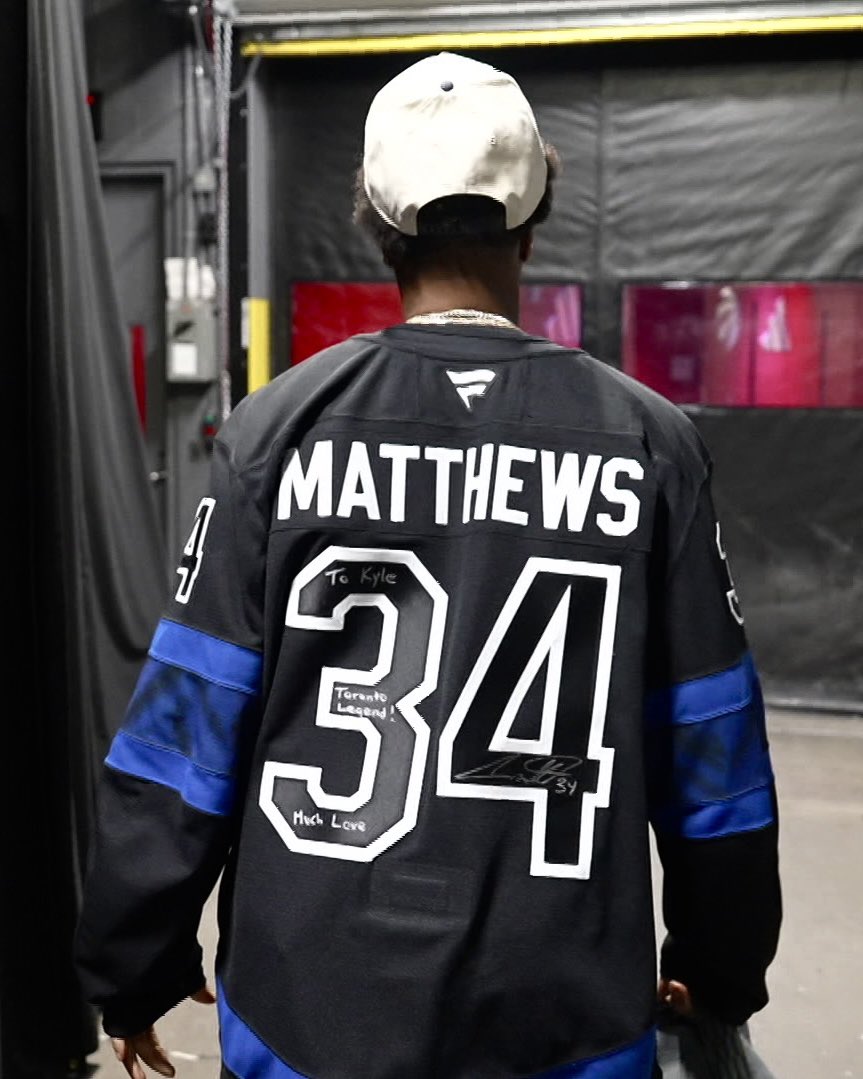 MapleLeafs's tweet photo. Toronto Legend.
7 Forever. https://t.co/ZAWQE6difD