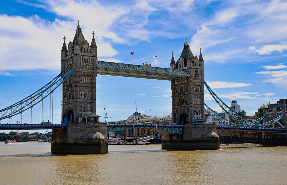 Cosimoss's tweet photo. Tower Bridge https://t.co/cyQWEWE5lF