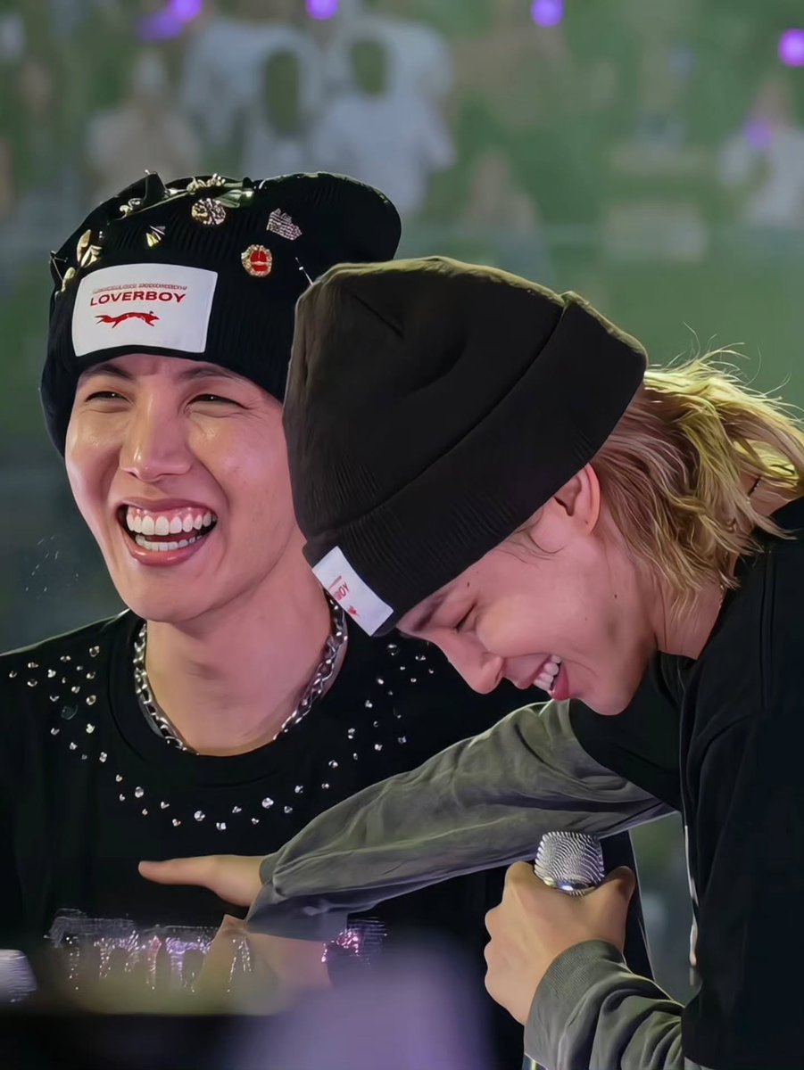 uarmyvibe's tweet photo. Hobi and Jimin, the safe haven for each other https://t.co/Hk8W8s9KYb