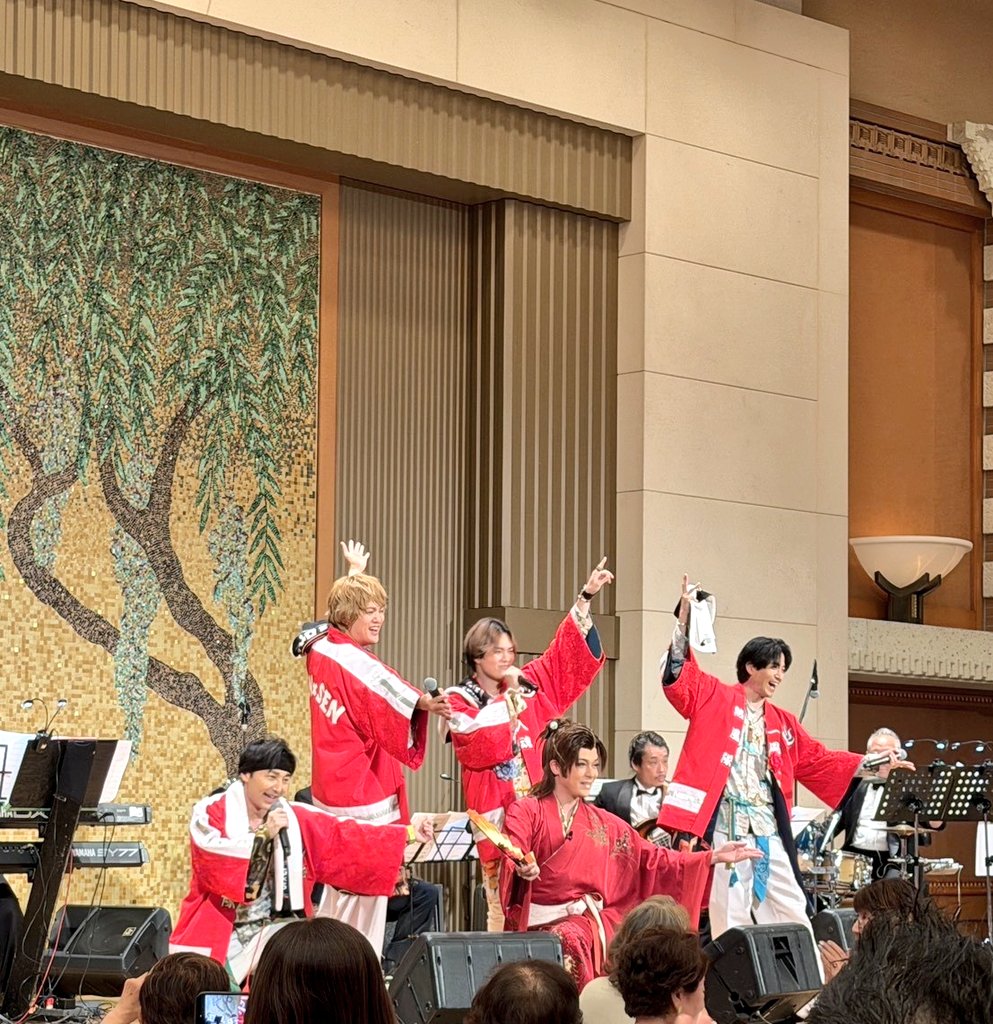10946keit's tweet photo. 朱夏洋子さんランチショー
出演させていただきました‼️

帝国ホテルでの
生演奏のステージは

刺激的で
とても良き経験になり
幸せな時間でした

朱夏姉さんに心より感謝✨️

本日は七夕🌌🎋

皆様のこれからが
より楽しく幸せでありますように☘️

いや
#ゲンセン
が笑顔いっぱいにします🤗 https://t.co/CqmNYY6oGX