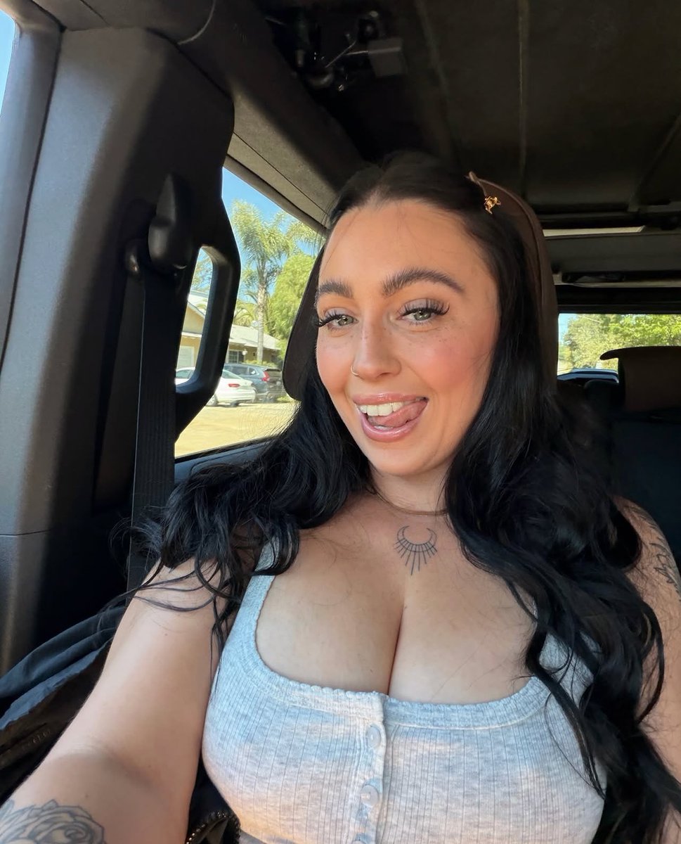 EmilyTraappXo's tweet photo. heyy…how’s ur day? https://t.co/sKxNjtXrn3