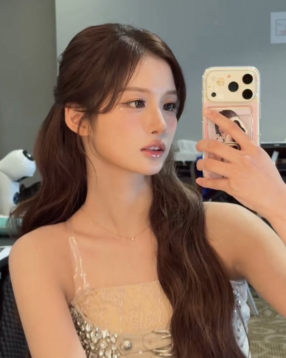 yoonaisthegoat's tweet photo. 260707 upd 💫

#SULLYOON #설윤
#NMIXX #엔믹스 https://t.co/hnKACmNMeY