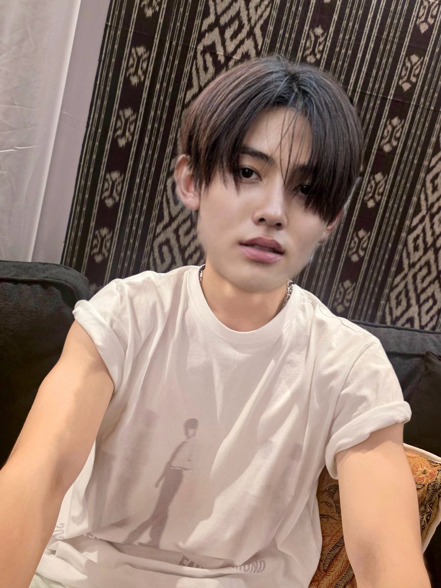 ๐ฉ๐ฆ'๐ด ๐ข ๐ง๐ข๐ค๐ฆ ๐ค๐ข๐ณ๐ฅ ๐ฐ๐ท๐ฆ๐ณ๐ญ๐บ ๐ญ๐ฐ๐ข๐ฅ๐ฆ๐ฅ. tweet media