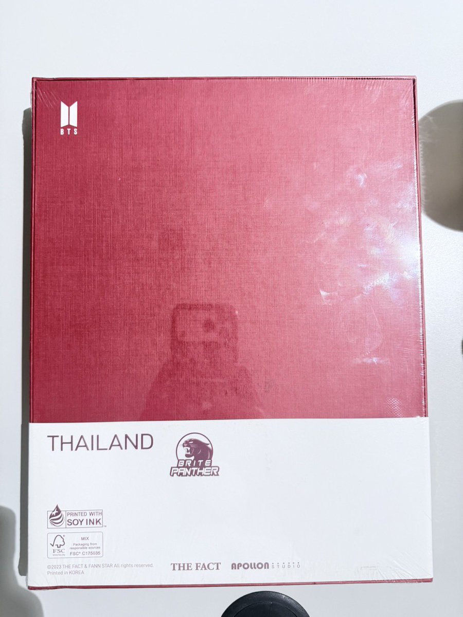 SuSulawan's tweet photo. ✨พร้อมส่ง มือ1 
2022 The Fact BTS Photobook Special Edition
 ราคา 2,000฿ รวมส่ง
♡ สนใจสอบถามเพิ่มเติม DM นะคะ

#ตลาดนัดบังทัน #ตลาดนัดBT21 #ตลาดนัดBTS
#BTS_WORLDTOUR_BANGKOK https://t.co/vFlJTzlT2J