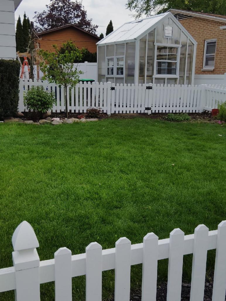 lifetimefence98's tweet photo. Beautiful work done by Rob & crew in Marion.
3'H Sterling Picket PVC - such a great aesthetic to a home.
#fence #picket #installation https://t.co/lTMf421ycD