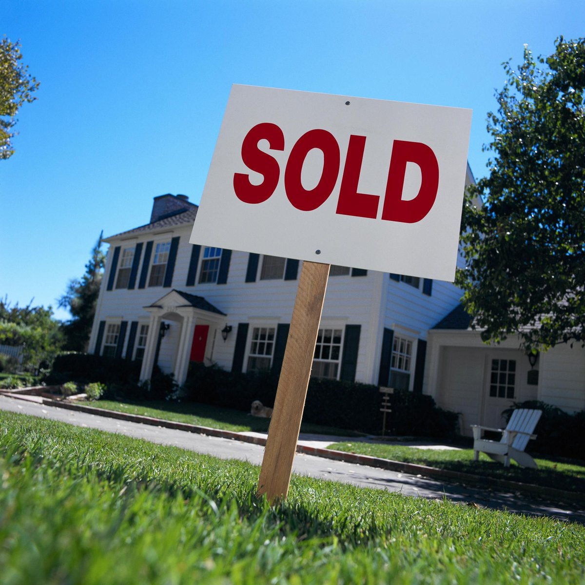 REMAXLEMD's tweet photo. Summer Market Myth ☀️ 

MYTH: Nobody buys homes during the summer.

REALITY: Families are moving, buyers are shopping, and homes are still selling every day.

Thinking about making a move this summer? We'd love to help. Call us today 410-721-9600

#SummerMarket #REMAXLeadingEdge https://t.co/48z17SmKJZ