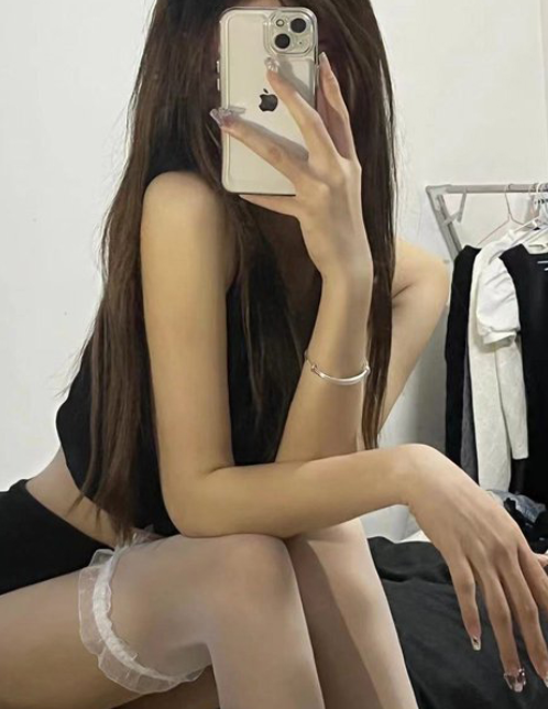 Mohan60974682's tweet photo. 原来女生在夜晚最怕的不是黑暗，而是那种无人懂的孤单！！#南昌 #御姐 https://t.co/1xJolGnrtH