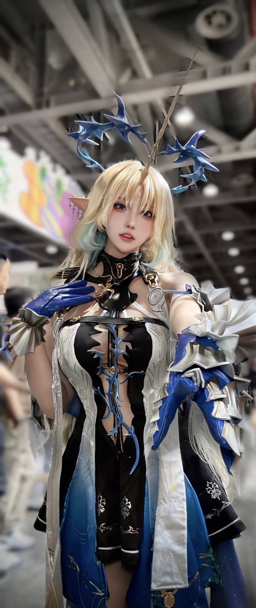 Chocolat_cos0's tweet photo. フルールドリス✨ https://t.co/nHaYYvbDrT