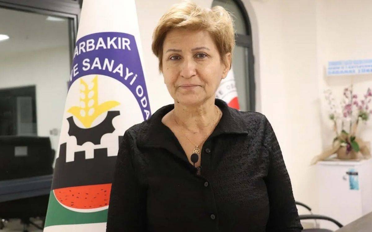 mesudtek1's tweet photo. Nevin İl ile ilgili verilen mesajlardan bir yoldaşı olarak onur duyuyorum. Ama mesajlarda eksik olan bir noktayı tarihe  not düşmek adına belirtmem gerekiyor. Nevin İl illegal iken PSK Merkez Komitesi'nde de bir dönem görev aldı. https://t.co/1LWD8F5PqU