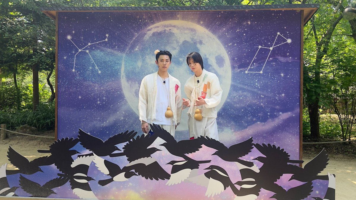 kkdhulll's tweet photo. 찍기싫지만엄마아빠가찍으라고강제로떠밀어서어정쩡하게서있는초딩학생처럼나온 이사진은뭐지 https://t.co/m0vB9wigax