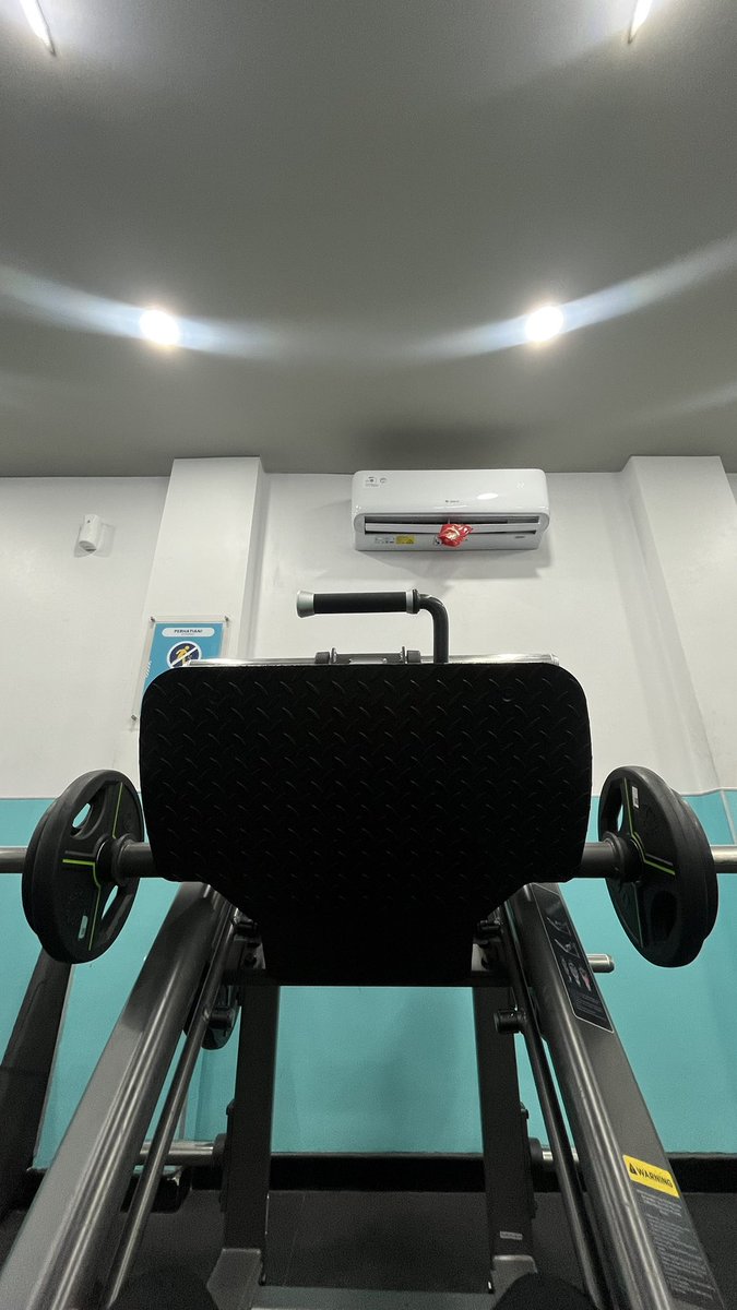 dajeongsh's tweet photo. leg press vs abduction😭😭

kebanyakan main upper body jd leg press gue turun pdhl dulu bisa 50kg.. https://t.co/BYEjiILvJM
