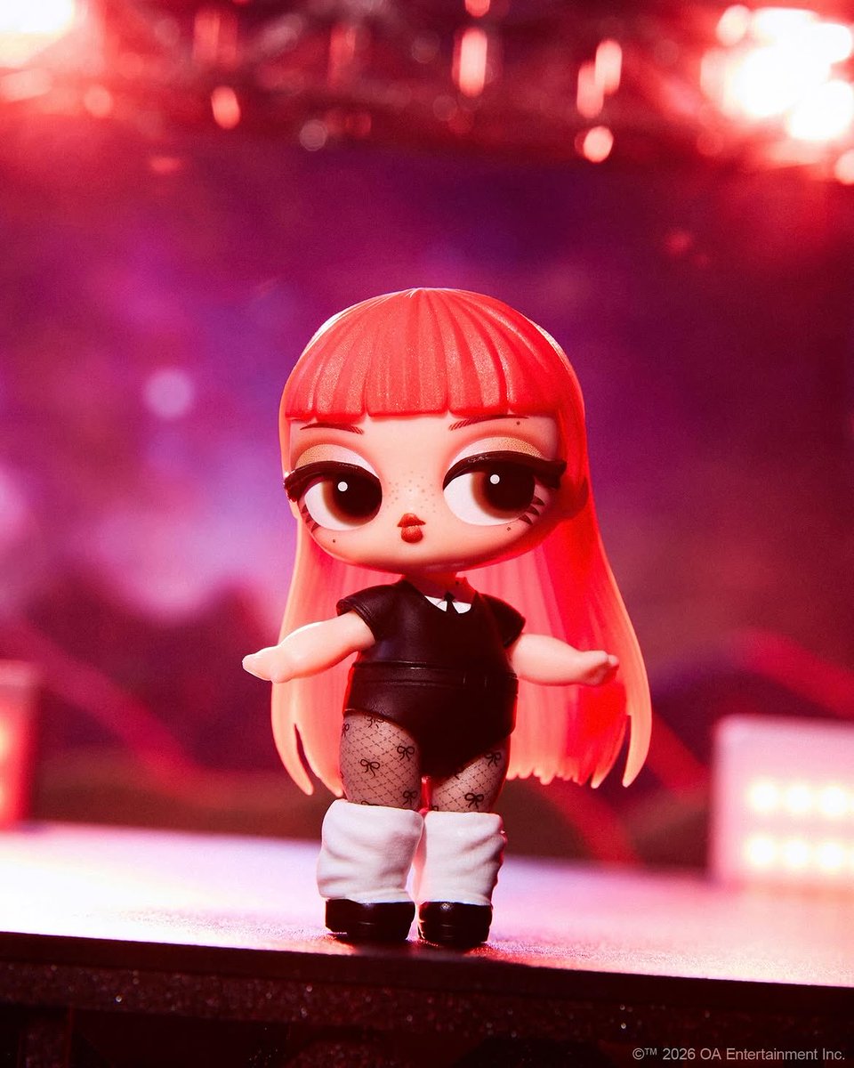 tjruby_'s tweet photo. L.O.L. Surprise! IG update 

But have you ever met #JENNIE? ✨🎤

Presenting the first global artist to join the #LOLSurprise Music Festival Headliners. From album to the main stage, her OMG doll and Tots serve her most iconic looks. https://t.co/26bMMMdanY