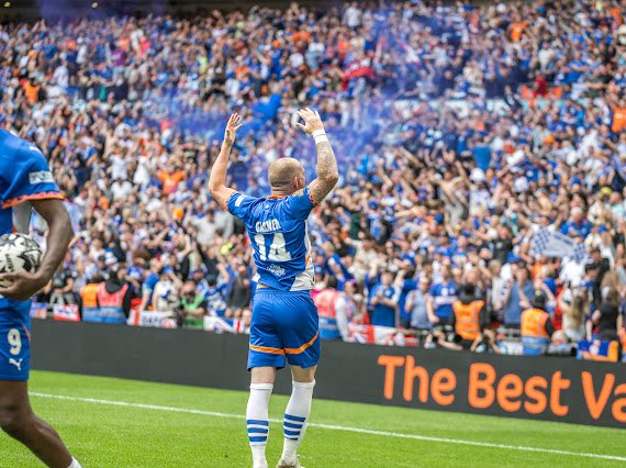 SuzanneGeldard's tweet photo. “Don't cry because it's over, smile because it happened” #oafc https://t.co/oHbQALGYaG