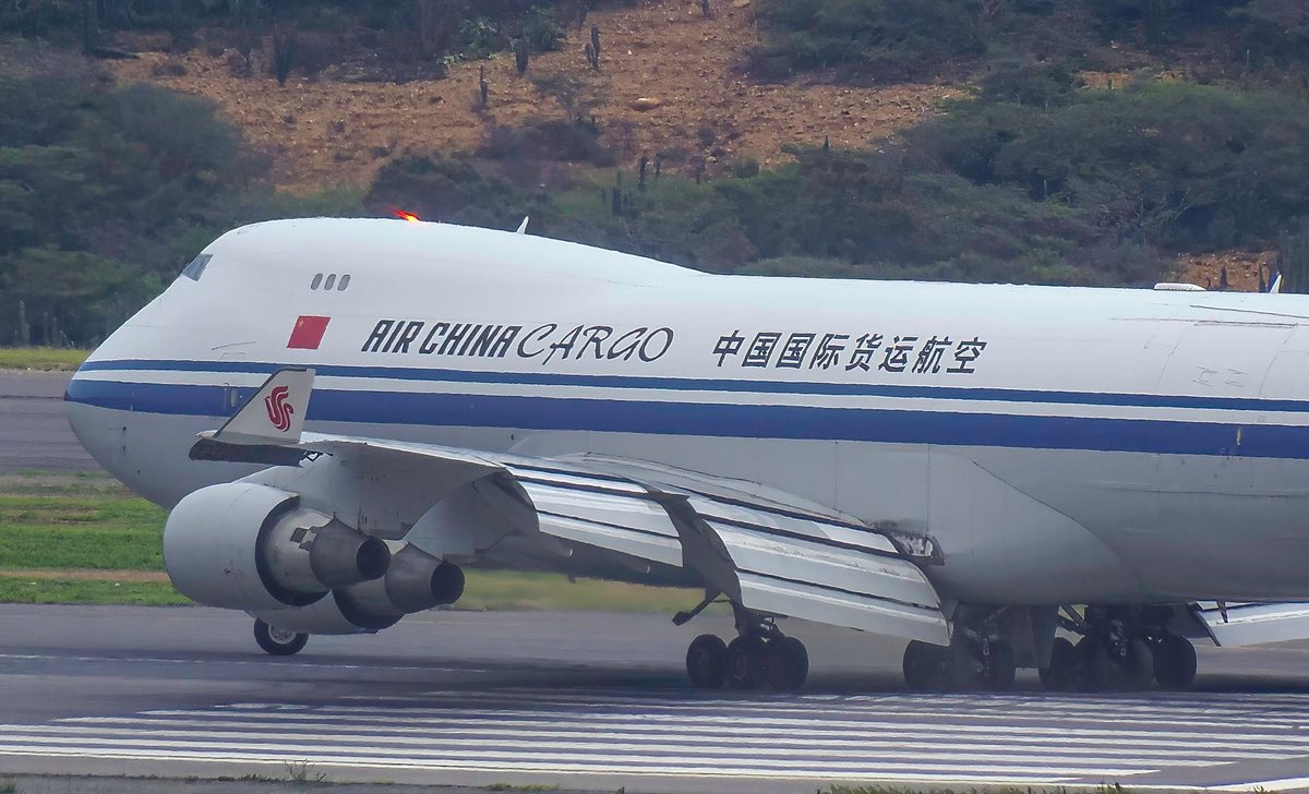 FAV_CLUB's tweet photo. 🇨🇳🇻🇪| Boeing 747-4FTF de Air China Cargo con ayuda humanitaria, arribando al aeropuerto de Maiquetia,6 de julio 2026. La carga incluye 20 generadores eléctricos, 8 vehículos purificadores de agua,200 equipos de iluminación solar, 1.700 tiendas de campaña,etc

📷venezuela_aviation https://t.co/SnzGkioVWf