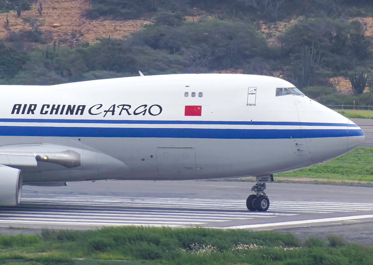 FAV_CLUB's tweet photo. 🇨🇳🇻🇪| Boeing 747-4FTF de Air China Cargo con ayuda humanitaria, arribando al aeropuerto de Maiquetia,6 de julio 2026. La carga incluye 20 generadores eléctricos, 8 vehículos purificadores de agua,200 equipos de iluminación solar, 1.700 tiendas de campaña,etc

📷venezuela_aviation https://t.co/SnzGkioVWf