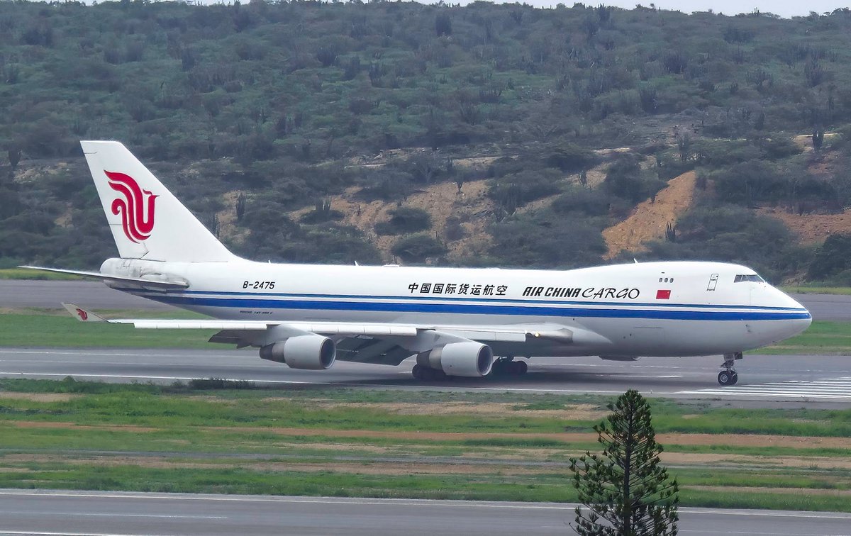 FAV_CLUB's tweet photo. 🇨🇳🇻🇪| Boeing 747-4FTF de Air China Cargo con ayuda humanitaria, arribando al aeropuerto de Maiquetia,6 de julio 2026. La carga incluye 20 generadores eléctricos, 8 vehículos purificadores de agua,200 equipos de iluminación solar, 1.700 tiendas de campaña,etc

📷venezuela_aviation https://t.co/SnzGkioVWf