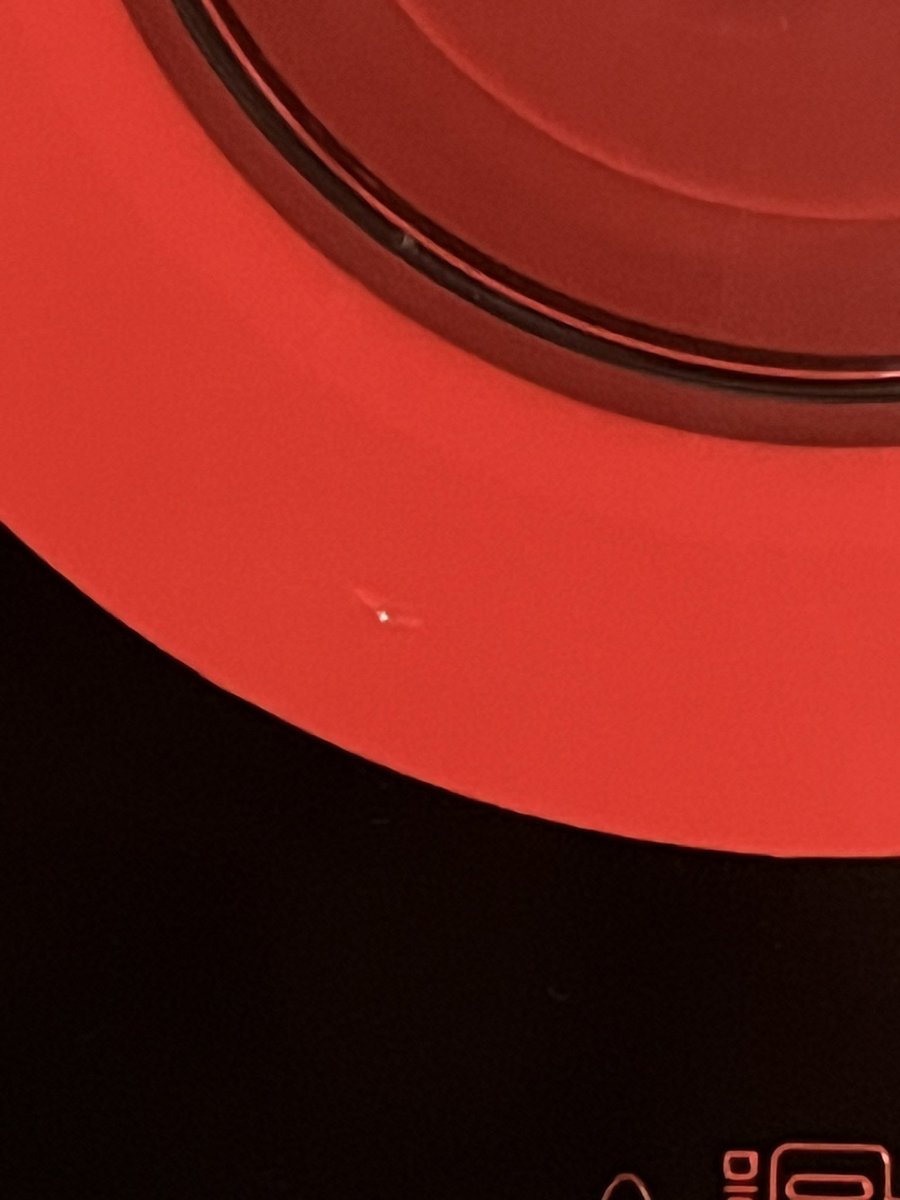 supercab6957's tweet photo. 片付けと並行してCDの整理、取り込み直しをしている。
我が家で一番環境の安定した日の当たらぬ押し入れに20年余り放置していたCDに経年劣化の波が来ていた。
写真のは盤面もレーベル面もすごく綺麗やったのに(ノ_＜)
#CompactDisc 
#CD
#経年劣化 https://t.co/Zt5hx9IUDi
