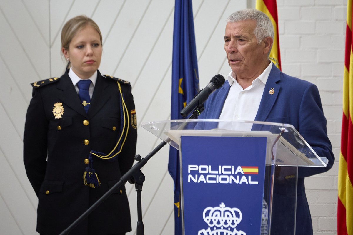 Gironanoticies's tweet photo. Girona rinde un emotivo homenaje a  las víctimas del terrorismo de la Policía Nacional: “Su memoria es el  mejor legado para la democracia”  https://t.co/5MyPIpPjTk

La Subdelegación del Gobierno acoge un  solemne acto de reconocimiento a los 188 policías nacionales asesinados  por el terrorismo entre 1968 y 2015, con un recuerdo especial a Miguel  Ángel Blanco cuando se cumplen 29 años de su secuestro y asesinato por  ETA #Girona @policia  @ParramonPere