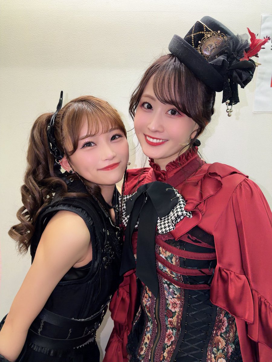 saori_otaki's tweet photo. 平日にも関わらず
昼夜とありがとうございました🥀

10公演を終え折り返しました⛓️

グラスミュッケゆかりん&amp;乙葵📸
色んな作品で一緒になる
大信頼の2人に
ニコルも私も助けられてます🔫🤍

#女王ステ #不滅部隊編 https://t.co/bQYunJi9IJ