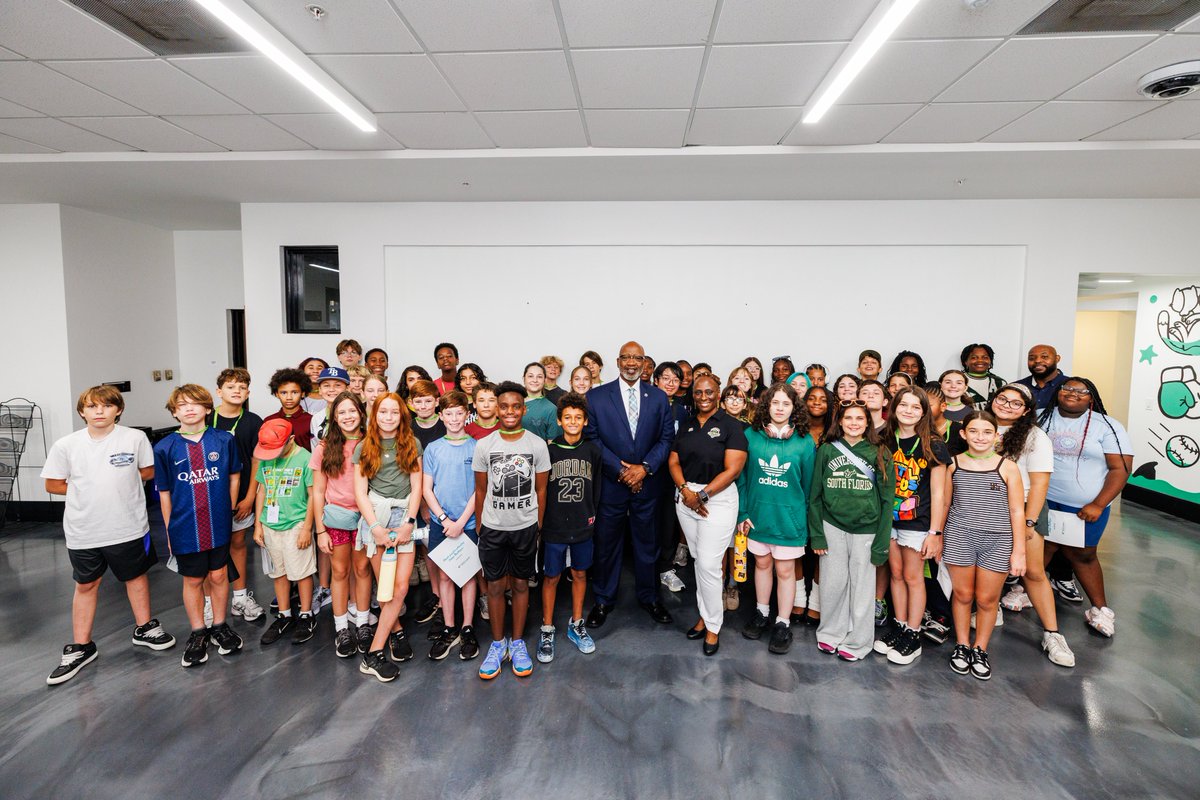 MayorKenWelch's tweet photo. Our 2nd annual Camp Bullseye is underway! So excited to see 50 middle schoolers spending the week exploring, creating, and discovering what’s possible. Thank you, USFSP, for your partnership in creating pathways for young people to learn, grow, and lead. #WeAreStPete https://t.co/OLJKftXdY1