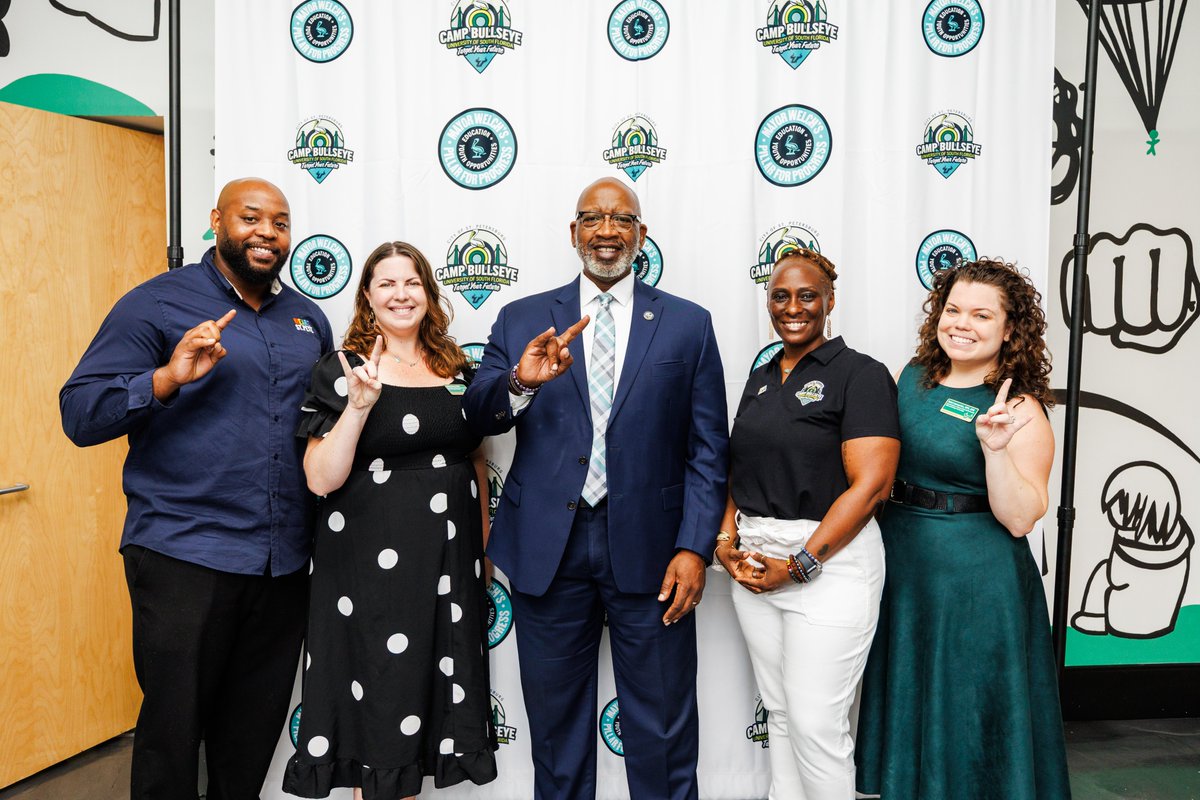 MayorKenWelch's tweet photo. Our 2nd annual Camp Bullseye is underway! So excited to see 50 middle schoolers spending the week exploring, creating, and discovering what’s possible. Thank you, USFSP, for your partnership in creating pathways for young people to learn, grow, and lead. #WeAreStPete https://t.co/OLJKftXdY1
