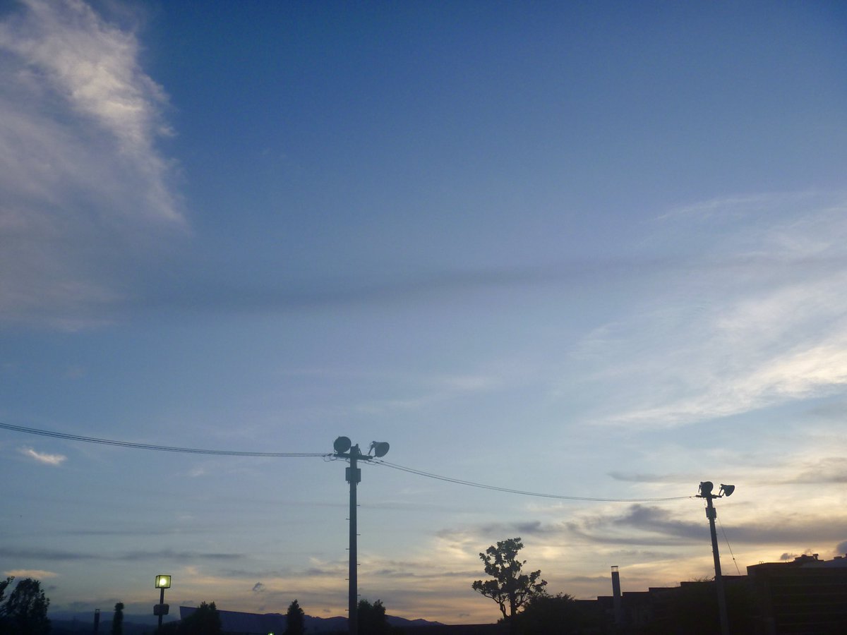 KOMIRAGEX2aug's tweet photo. 仕事帰り。
梅雨明けが近い、夕焼け🌆。 https://t.co/y5lHsb98tH