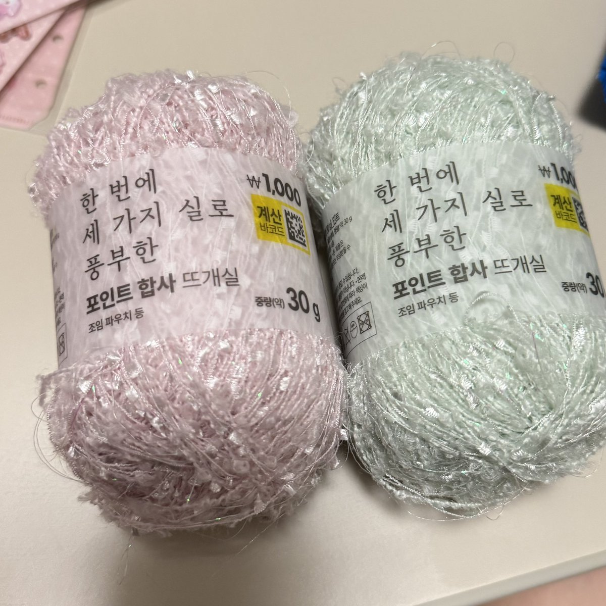 daddeuja's tweet photo. 다이소에서 얇은 합사실 사왔는데 이걸로 뭐 뜨면 좋을까요..? https://t.co/issarb0Ego