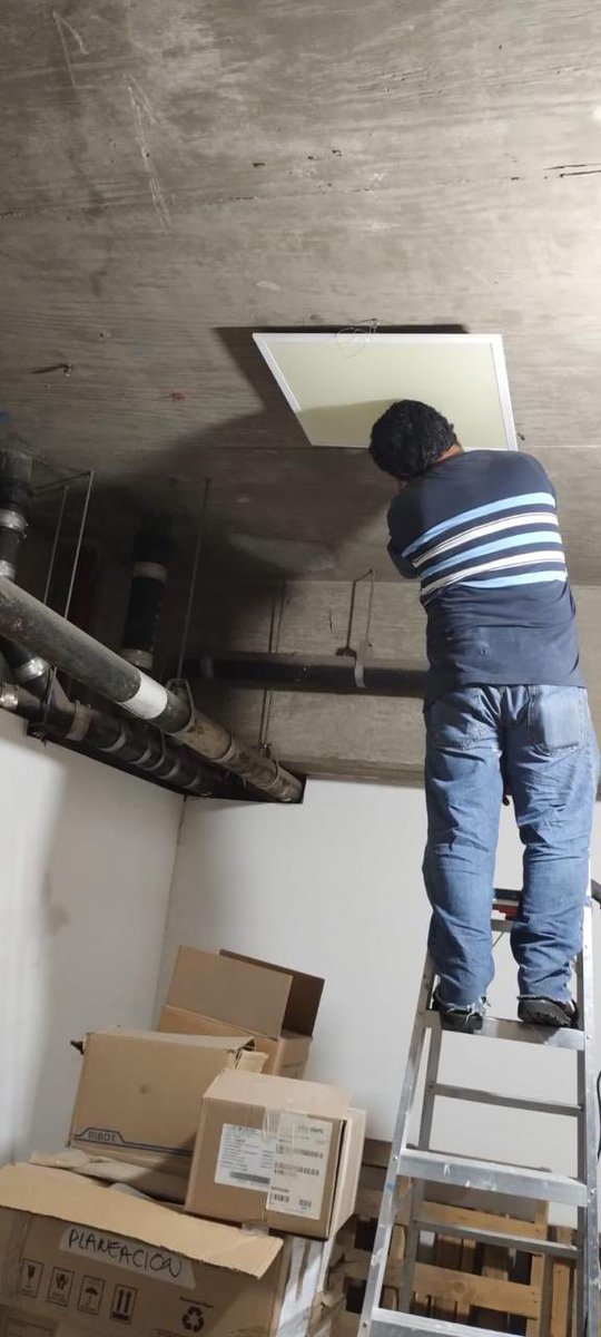jesconejero's tweet photo. Avanzan las obras de ampliación de la sala de espera para familiares en urgencias en el HRAE Tultitlán. Y con un espacio para nuestro stand de libros. 

#CoordinacióndeAsesorasyAsesores
#TratoDignoResolutivo
#ConcienciasISSSTE
#QuéBonitoEsTransformar 💯

@ISSSTE_mx  @martibatres https://t.co/PyNjtRQID4